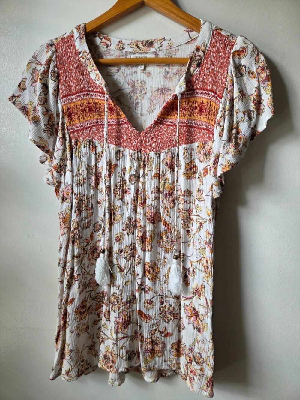 EUC MAURICES FLORAL SPLIT V NECK TOP SIZE XL